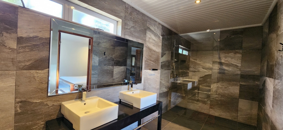 To Let 4 Bedroom Property for Rent in Glencairn Heights Western Cape